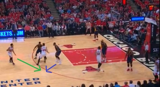 חסימה של גבוה(מירוטיץ') לנמוך(רוז). קליבלנד מבצעת חילוף