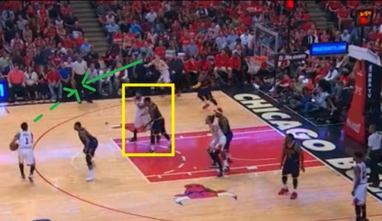 שיקגו תניע את הכדור. מירוטיץ' יתפוס עמדה על שמפארט.